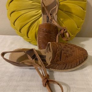 Huarache style , tie up around ankle.